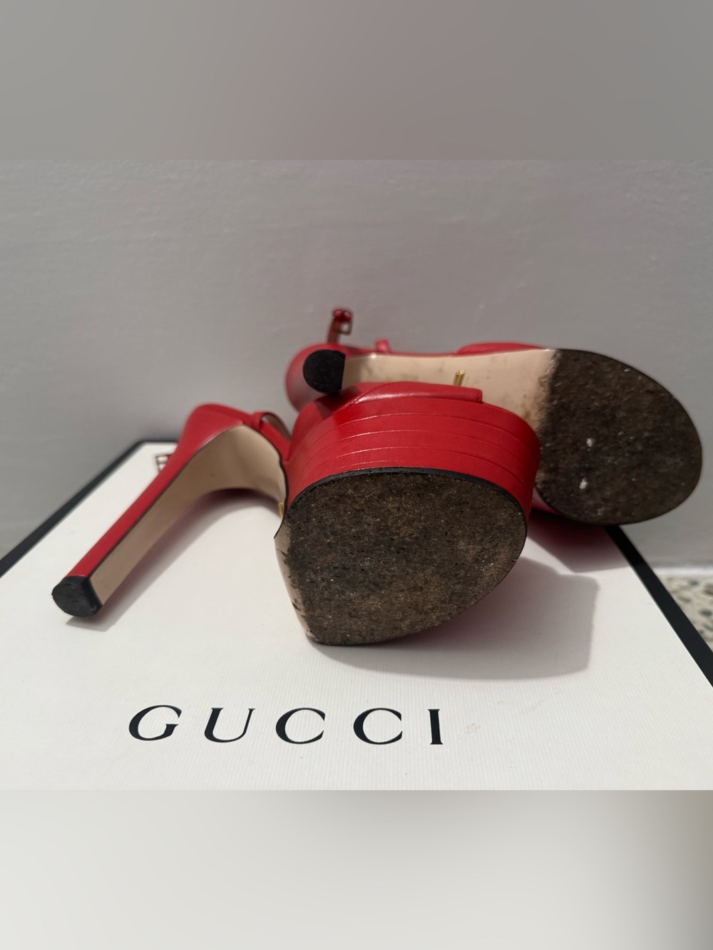 Gucci Red Leather Platform T-Strap Sandals - Picture 5 of 5